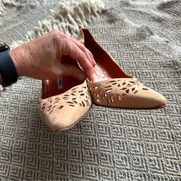Manolo Blahnik Fiorix Laser Cut Peach Suede Pointed Toe Heels | Size 38.5/ 8.5 - Picture 11 of 14